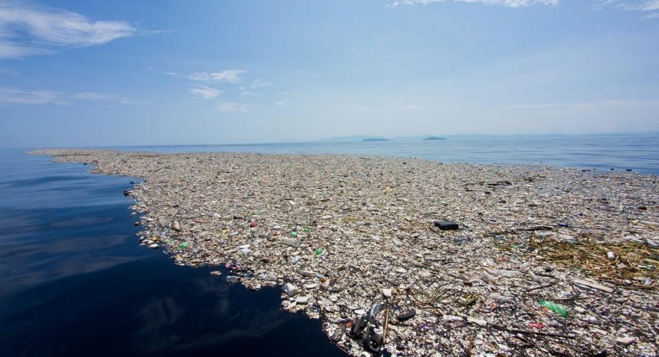 plastic pollution oceans 3 960x520